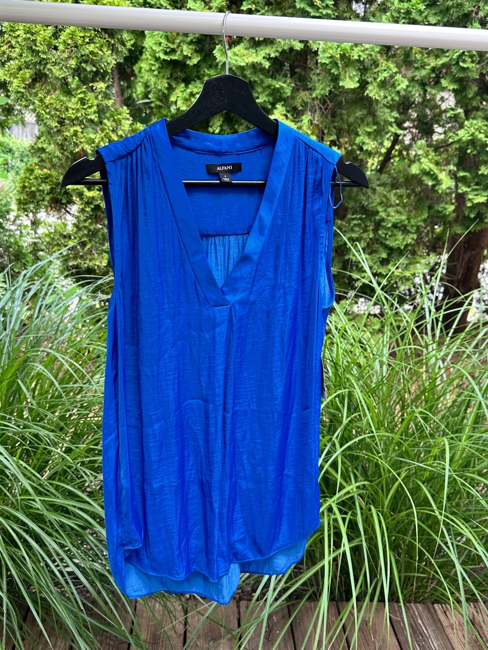 NWT Alfani Women's Cobalt Blue Sleeveless V-Neck Blouse Top Size Small